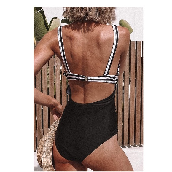 Cupshe One Piece Bathing Suit - Picture 7 of 8